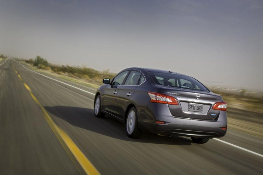  Nissan Sentra 2013 года  (фото 3 из 74)